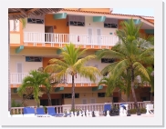 holelP4230263 * 614 x 461 * (74KB)